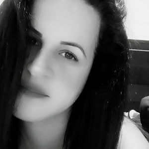 Meet your Posher, Yesenia